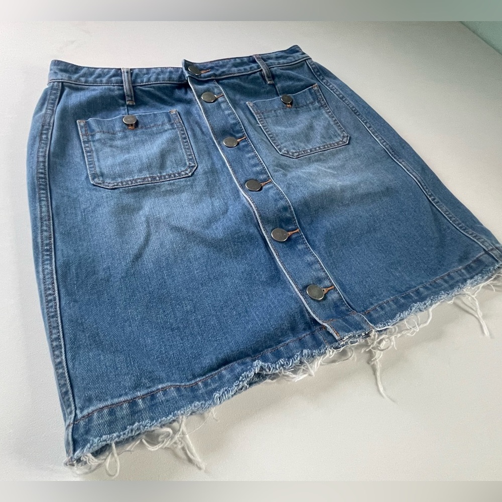 LOFT Ann Taylor Blue Jean Short Denim Skirt Raw Hem Pockets Size 8 New - Picture 2 of 16